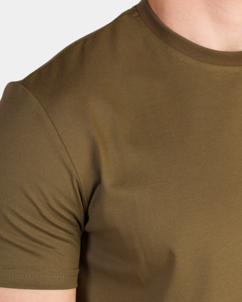 Grant Oak green Smart Fit T-Shirt, close-up shoulder and sleeve detail, gray background #Color_green